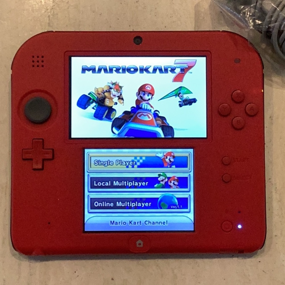 Mario Kart 7 Nintendo 2DS Console Handheld System Red & Charger Game & Box - Picture 2 of 16